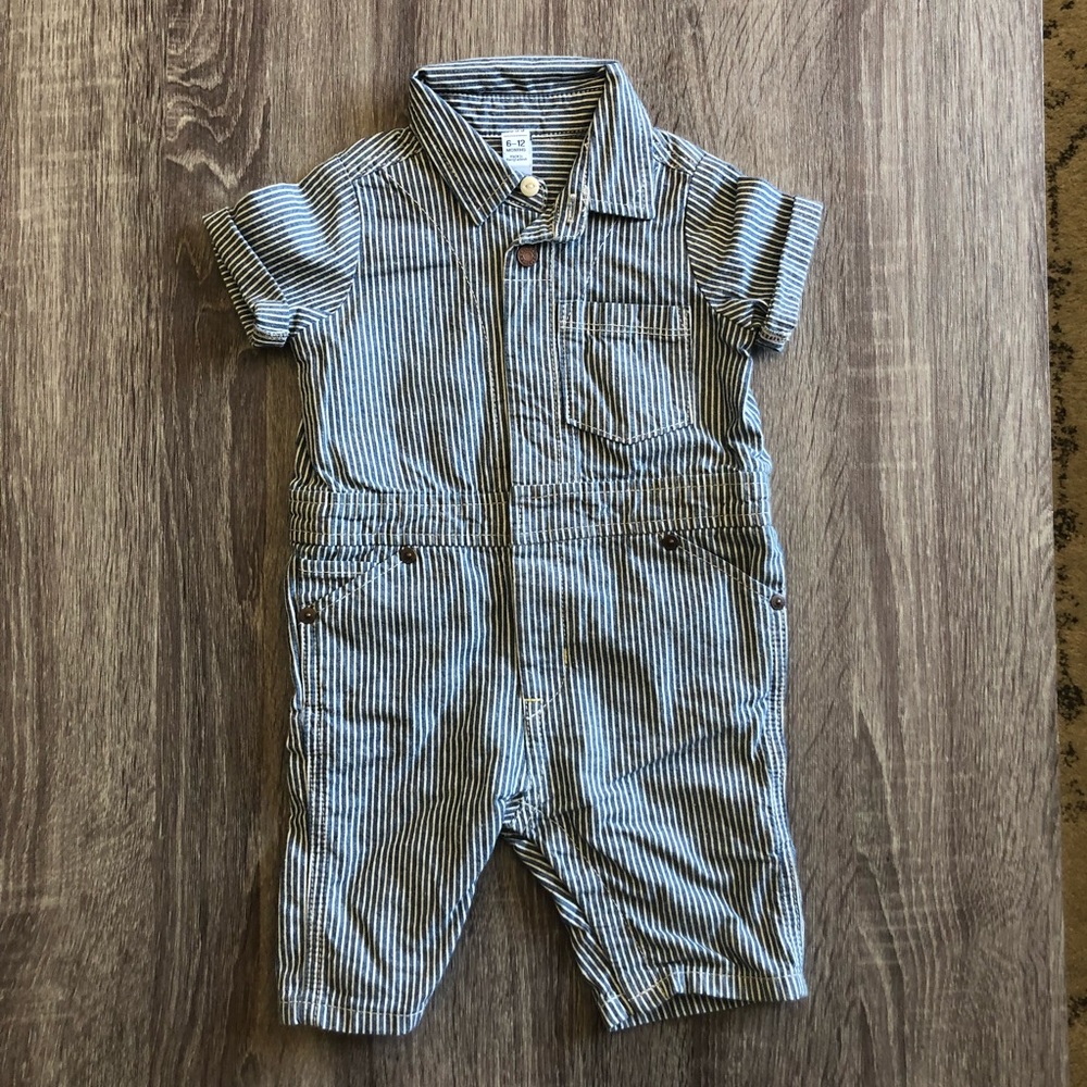 GAP one piece. Size 6-12 months.